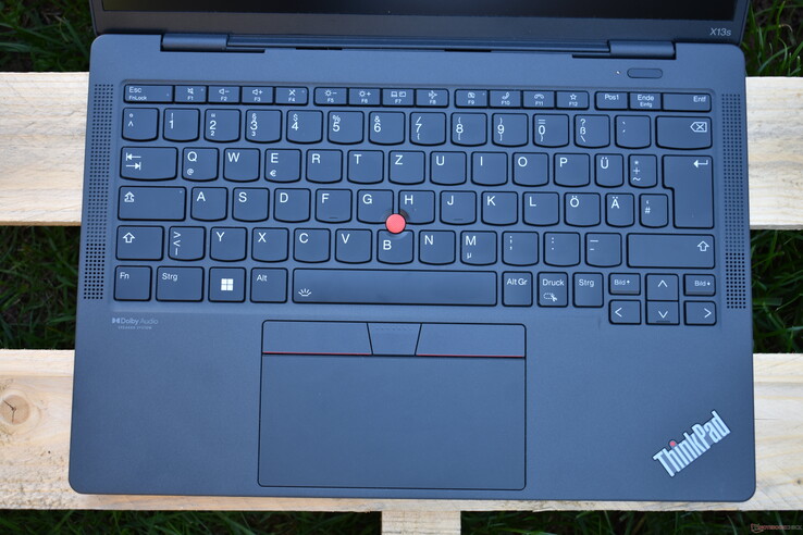 Área del teclado del Lenovo ThinkPad X13s G1