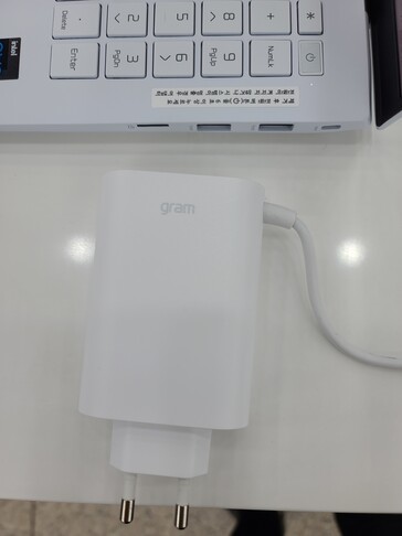 LG también puede tener un cargador USB-PD de 65W tipo C para el Grams 2021. (Fuente: Twitter)