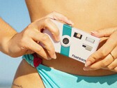 La One35 V2 parece una cámara compacta analógica, pero tiene un sensor digital. (Fuente de la imagen: Flashback)