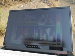 En el exterior, bajo la luz del sol