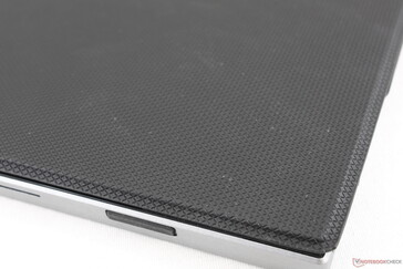 El estuche folio protector texturizado esconde bien las huellas dactilares