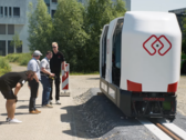 El monocasco de transporte para el campus en una pista de pruebas de 20 metros