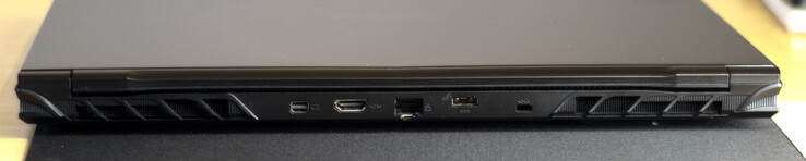 mini DisplayPort, HDMI 2.1, RJ45 (LAN de 2,5 GBit), fuente de alimentación, ranura de bloqueo Kensington