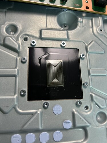 Nueva aplicación de metal líquido de PlayStation 5 Slim (fuente de la imagen: @Modyfikator89 en X)