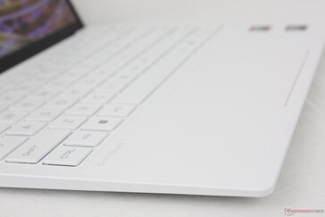 Disponible en colores Plata Glaciar o Blanco Cerámico