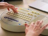 El Omnichord OM-108 celebra el 70 aniversario de la compañía Suzuki. (Fuente: Suzuki)