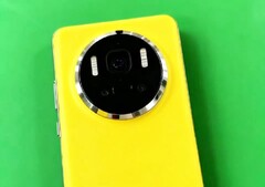 Se espera que el Huawei Mate 80 Pro incorpore un módulo de cámara redondo. (Fuente de la imagen: Director Shi Guan, Weibo)