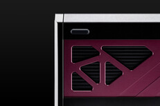 Detalle inferior del teclado de efecto Hall Iqunix EV63 primer plano. (Fuente de la imagen: Iqunix)