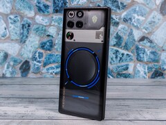 Es posible que el sucesor del RedMagic 11 Pro (en la imagen) cuente con una batería de mayor capacidad.