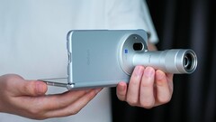 El Vivo X Fold 6, que aparece aquí con su teleconvertidor Zeiss, estará disponible en cuatro colores. Se ha sometido a pruebas de resistencia en un nuevo vídeo promocional.