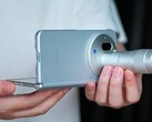 El Vivo X Fold 6, que aparece aquí con su teleconvertidor Zeiss, estará disponible en cuatro colores. Se ha sometido a pruebas de resistencia en un nuevo vídeo promocional.