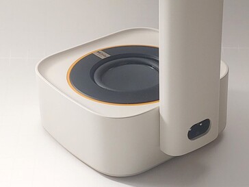El Yaber T1 Pro requiere 75 vatios de potencia de un cable de CA conectado a la base. (Fuente de la imagen: Notebookcheck)
