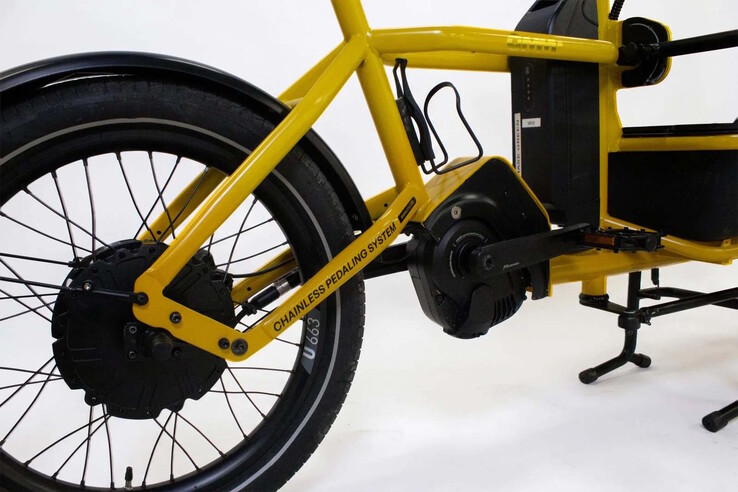 El sistema eléctrico consta de una batería, un generador (con pedales) y el motor propiamente dicho.
