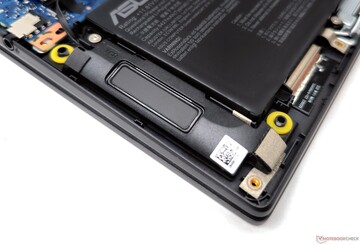 Los altavoces estéreo inferiores del VivoBook 14X no son muy potentes
