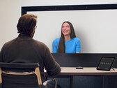 Un usuario prueba la experiencia de videollamada 3D de Google Beam en I/O 2025 (Fuente de la imagen: Google)