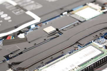 Solución de refrigeración muy diferente a la del MateBook X Pro, aunque ambos portátiles comparten diseños de chasis muy similares.