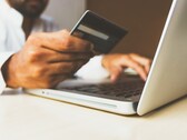 Microsoft espera facilitar las compras en línea con la guía de compras de Bing basada en inteligencia artificial. (Foto de rupixen.com en Unsplash)