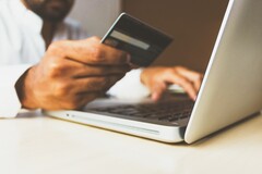 Microsoft espera facilitar las compras en línea con la guía de compras de Bing basada en inteligencia artificial. (Foto de rupixen.com en Unsplash)