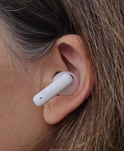 Los Huawei FreeBuds 6i tienen el tallo bastante corto