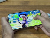 El rendimiento en juegos no es muy impresionante en la primera prueba de juegos. En la imagen: Pixel 10 XL ejecutando Genshin Impact. (Fuente de la imagen: TechDroid)