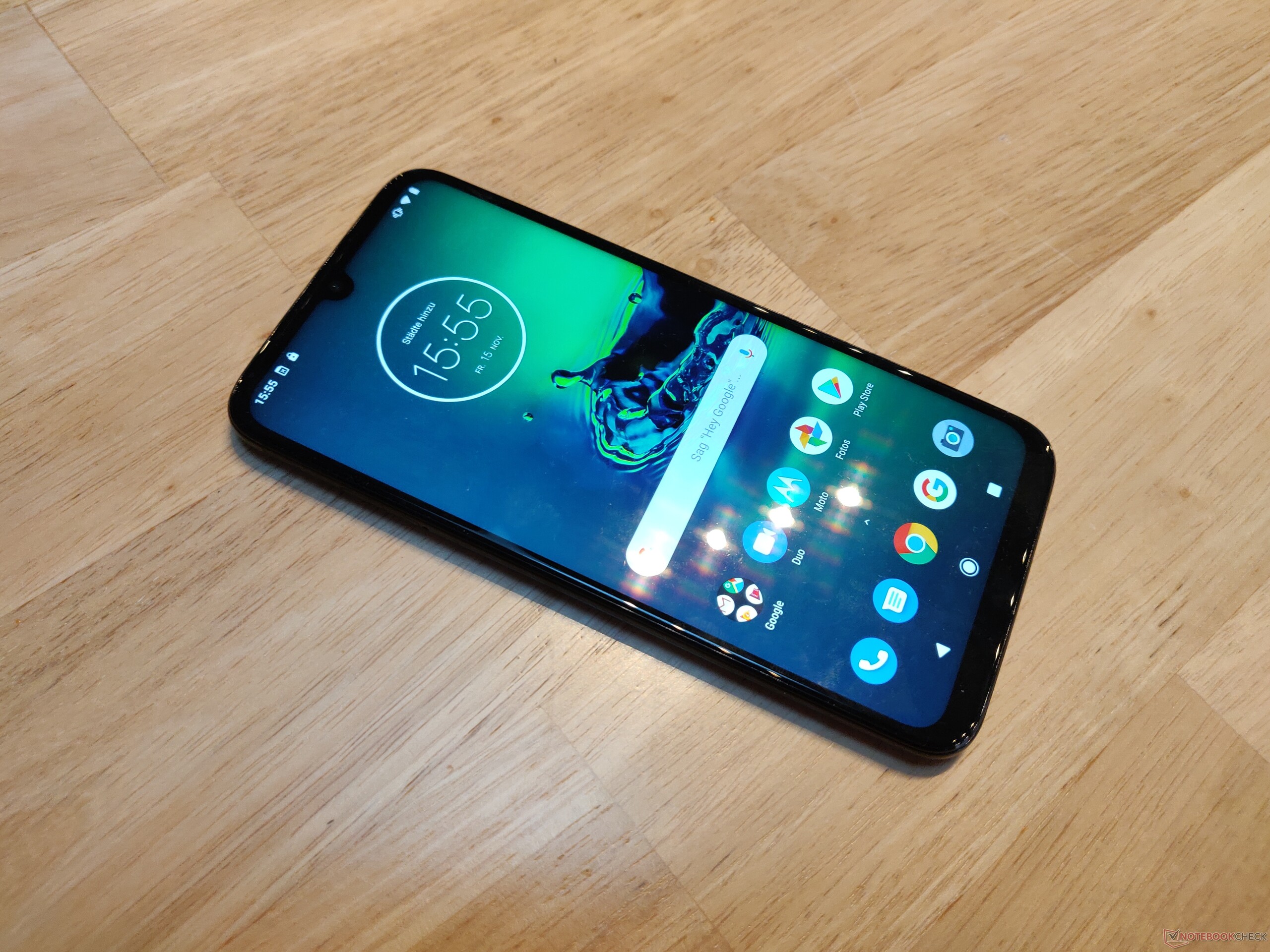Motorola g8 plus viene con audifonos sales
