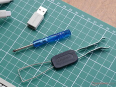 Keychron C1 Pro 8K incluye herramientas de desmontaje y adaptador USB C a A. 