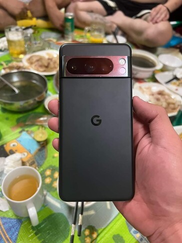 Parte trasera del Google Pixel 8 Pro (fuente de la imagen: Facebook)