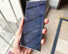 El Samsung Galaxy S24 Ultra ya está mostrando una antiestética decoloración de la pantalla en algunos usuarios (Fuente de la imagen: @xeetechcare, X)