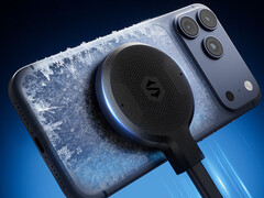 El Black Shark 6 Ultra cuesta unos 66 dólares en China. En la imagen: el bloque de refrigeración conectado a un iPhone.