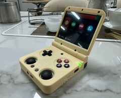 Miyoo ha encontrado espacio para un par de joysticks en su portátil de juegos clamshell, a diferencia de Anbernic. (Fuente de la imagen: Miyoo vía Retro Handhelds)