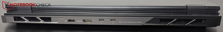 Trasera: Alimentación, HDMI, 2x USB-C TB 5