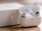 Los AirPods Pro 2 podrían parecerse más a los Beats Studio Buds que a los actuales AirPods Pro. (Fuente de la imagen: David Levêque)