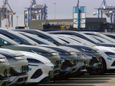 Los puertos europeos están atascados de coches chinos (imagen: RTL NL)