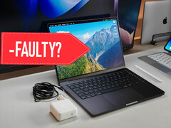 Apple's de 14 pulgadas M5-powered MacBook Pro con un cargador. Editado. (fuente de la imagen: Notebookcheck)