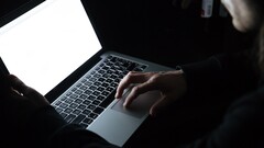 UNC6692 se aprovecha de las funciones de colaboración externa de Microsoft Teams para hacerse pasar por personal del servicio de asistencia informática y distribuir un paquete de malware personalizado.