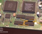 Una PlayStation 1 con una modificación de 16 MB de RAM