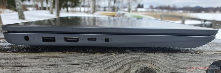 Izquierda: toma de alimentación, USB 3.2 Gen1 Tipo-A, HDMI 1.4b, USB 3.2 Gen1 Tipo-C, audio combo
