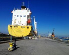 Un portacontenedores amarrado en un muelle (Fuente de la imagen: Bruno Hervas via Unsplash)