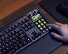 El Corsair Galleon 100 SD combina un teclado mecánico de tamaño completo y un Stream Deck en un solo paquete orientado a streamers y gamers. (Fuente de la imagen: Corsair)