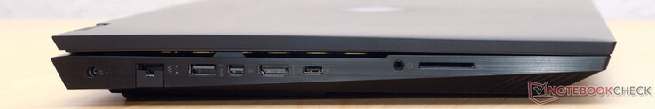 Entrada DC, RJ45 GigabitLAN, USB 3.2 Tipo A Gen 1 (siempre encendido), mini DisplayPort, HDMI 2.1, USB Tipo-C con Thunderbolt 4 y DisplayPort, conector combinado de auriculares/micrófono de 3,5 mm, lector de tarjetas SD