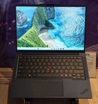 El Lenovo ThinkPad T14 Gen 7.