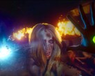 Captura de pantalla de Judas que muestra a una mujer apoyada en un cristal