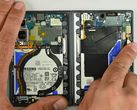 Los resultados de iFixit coinciden en gran medida con los de JerryRigEverything, pero llegan a conclusiones diferentes.