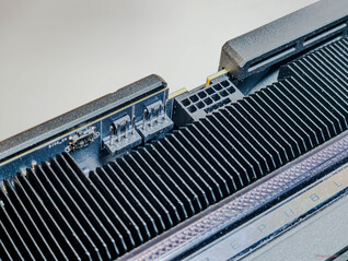 Conmutador VBIOS, cabezales de ventilador y conector 12V-2x6