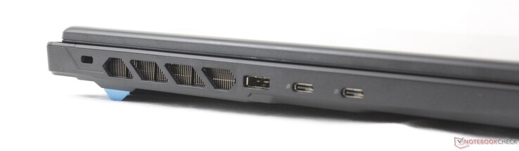 A la izquierda: cierre Kensington, adaptador de CA, 2 puertos USB-C 3.2 Gen. 2 con DisplayPort y Power Delivery