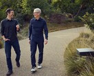 El director ejecutivo de Apple, Tim Cook, y su sucesor, John Ternus.