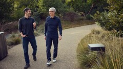 El director ejecutivo de Apple, Tim Cook, y su sucesor, John Ternus.