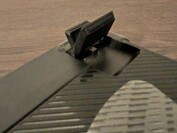 El teclado puede inclinarse aún más utilizando las patas ajustables; todas las fotos se tomaron con las patas plegadas. (Fuente de la imagen: Notebookcheck)