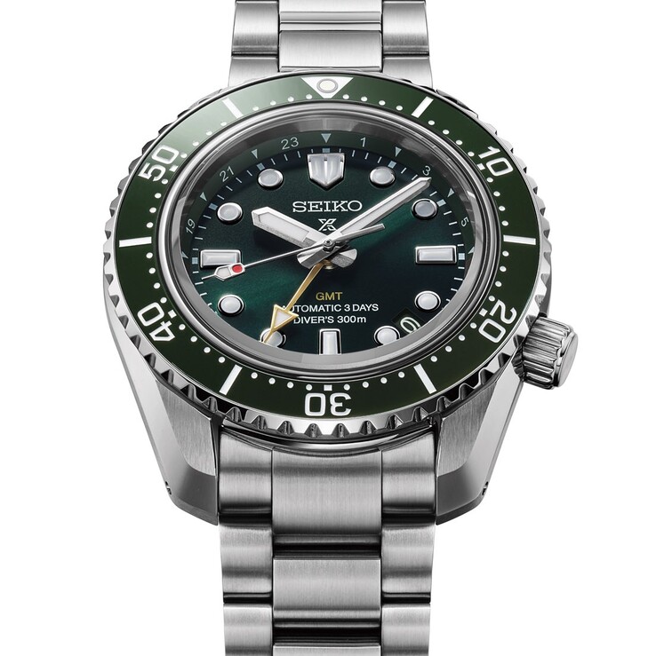 El Seiko Prospex HBC001 combina una esfera verde intenso con un bisel cerámico a juego y una manecilla GMT dorada.