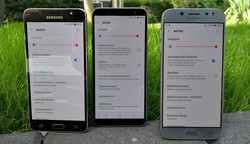 El Galaxy J5 (2016), el Galaxy J6 (2018) y el Galaxy J5 (2017 de izquierda a derecha.